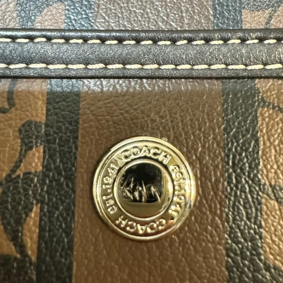 Coach Signature Crossbody Shoulder Bag - Picture 7 of 8